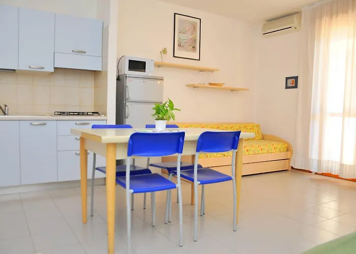 Bright And Functional Flat With Seaview Balcony * ビビオーネ