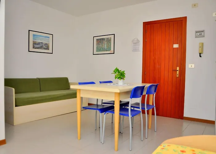 アパート Bright And Functional Flat With Seaview Balcony ビビオーネ