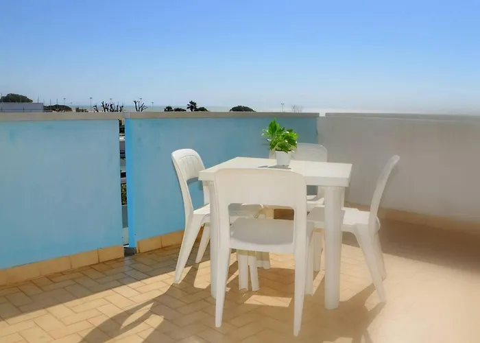 Bright And Functional Flat With Seaview Balcony アパート