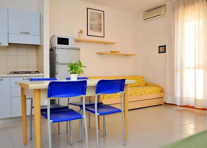 Bright And Functional Flat With Seaview Balcony Lägenhet *